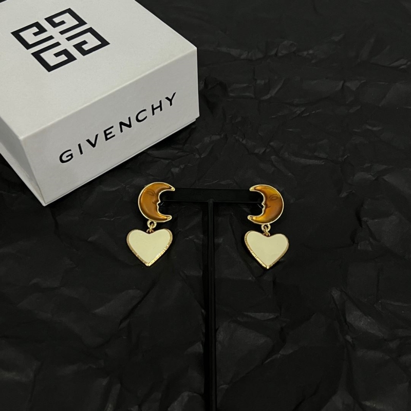 GIVENCHY